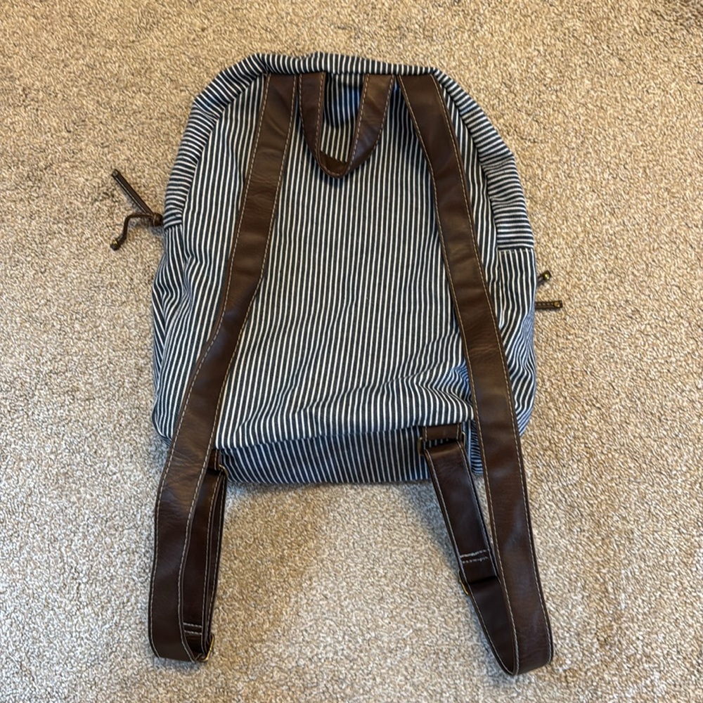 Backpack - Picture 4 of 4